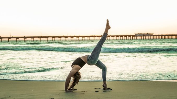 5 enkla yogaövningar för bättre flexibilitet illustration